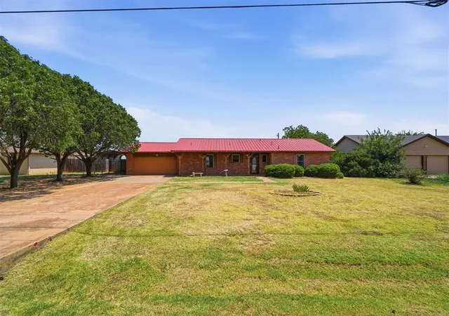 Photo 1 of Sale Pending at 3300 N Park Ln, Altus, OK 73521 | MLS# 1243601 | Listing updated on 2026-08-17
