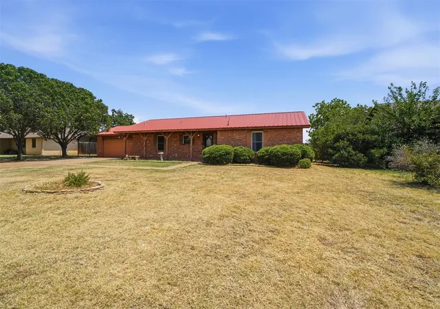 Photo 2 of Sale Pending at 3300 N Park Ln, Altus, OK 73521 | MLS# 1243601 | Listing updated on 2026-08-17