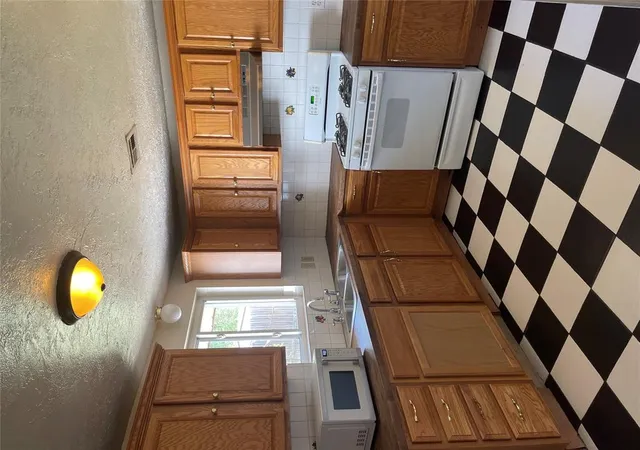 Photo 3 of Sale Pending at 403 Lanes Turn, Edmond, OK 73003 | MLS# 1243603 | Listing updated on 2026-08-28