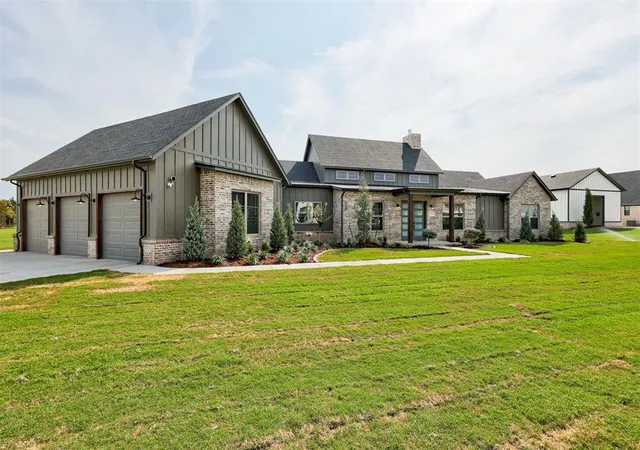 Photo 1 of Single family home for sale at 13254 Lost Crk Blvd, Edmond, OK 73034 | MLS# 1243604 | Listing updated on 2026-10-07