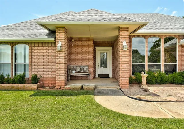 3rd image of 3112 Pelican Wy, Blanchard, OK 73010 | MLS# 1243638