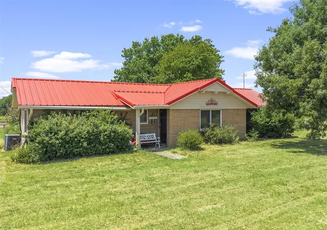 Photo 3 of Single family home for sale at 11584 N County Rd 3340, Stratford, OK 74872 | MLS# 1243640 | Listing updated on 2026-08-20