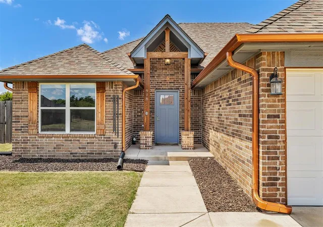 2nd image of 918 Red Rock Rd, Blanchard, OK 73010 | MLS# 1243653