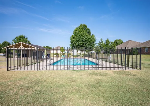 24th image of 311 Glen Dr, Yukon, OK 73099 | MLS# 1243655