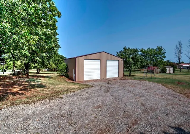 3rd image of 1254 Oak Hill Dr, Chandler, OK 74834 | MLS# 1243673
