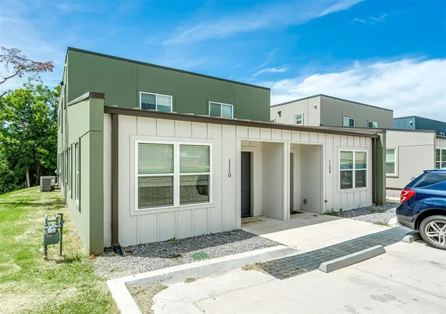 Photo 2 of Multi family home for sale at 1100 E Hurd St, Edmond, OK 73034 | MLS# 1243717 | Listing updated on 2026-08-12