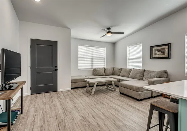 Listing Photo 4 - Condo for sale in building located at 1100 E Hurd St, Edmond, OK 73034