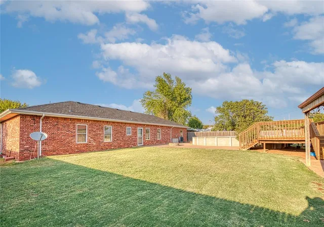 2nd image of 200 E Tenth St, Leedey, OK 73654 | MLS# 1243719