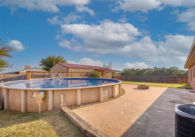 4th image of 200 E Tenth St, Leedey, OK 73654 | MLS# 1243719