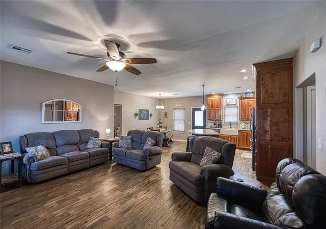 5th image of 200 E Tenth St, Leedey, OK 73654 | MLS# 1243719