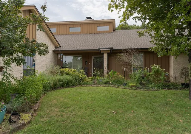 Photo 1 of Single family home for sale at 412 Timber Ridge Rd, Edmond, OK 73034 | MLS# 1243739 | Listing updated on 2026-10-09