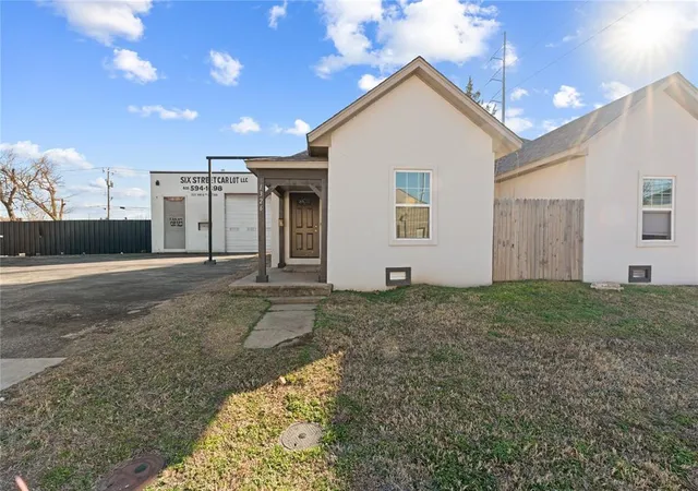 2nd image of 1326 NW 6th St, Oklahoma City, OK 73106