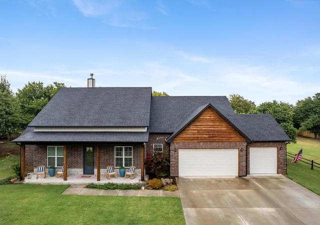 Photo 3 of Sale Pending at 2405 Gina Ct, Guthrie, OK 73044 | MLS# 1243765 | Listing updated on 2026-09-30