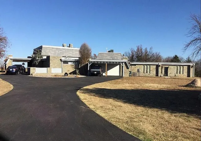 Photo 3 of Mansion for sale at 2961 Twin Acres Dr, Norman, OK 73071 | MLS# 1243803 | Listing updated on 2026-08-21