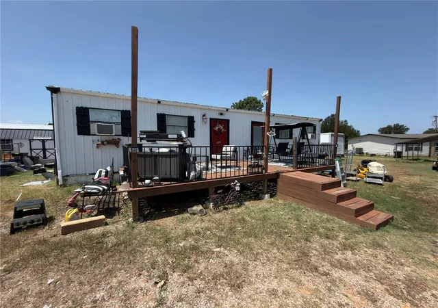 Photo 3 of Sale Pending at 100 Parkview Ct, Mc Loud, OK 74851 | MLS# 1243808 | Listing updated on 2026-09-20