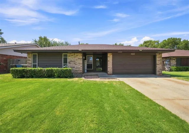 Photo 1 of Sale Pending at 508 Cherryvale Rd, Edmond, OK 73003 | MLS# 1243812 | Listing updated on 2026-08-23