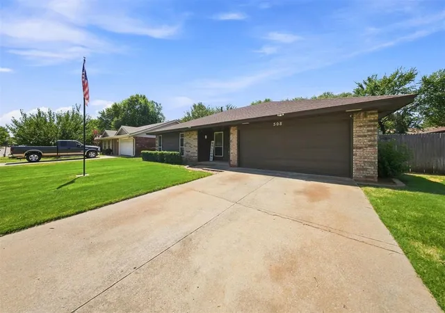 Photo 3 of Sale Pending at 508 Cherryvale Rd, Edmond, OK 73003 | MLS# 1243812 | Listing updated on 2026-08-23