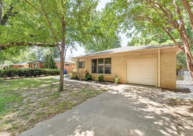 Photo 3 of Sale Pending at 106 S Sherry Ave, Norman, OK 73069 | MLS# 1243818 | Listing updated on 2026-08-20