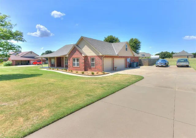 2nd image of 10625 Tangleroot Wy, Oklahoma City, OK 73173 | MLS# 1243820