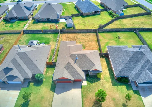 Photo 3 of Single family home for sale at 708 Redvine Rd, Yukon, OK 73099 | MLS# 1243822 | Listing updated on 2026-10-19