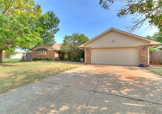 4th image of 2200 Nw 118Th St, Oklahoma City, OK 73120 | MLS# 1243828