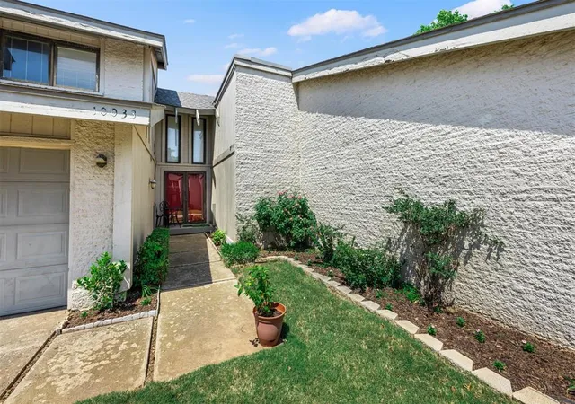 1st image of 10033 Hefner Village Ter, Oklahoma City, OK 73162 | MLS# 1243829
