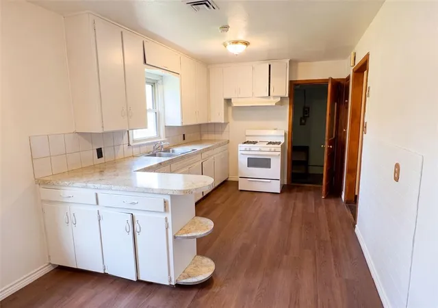 Photo 4 of Single family home for sale at 2606 NW 17th Street, Lawton, OK 73507 | MLS# 1243835 | Listing updated on 2026-10-15