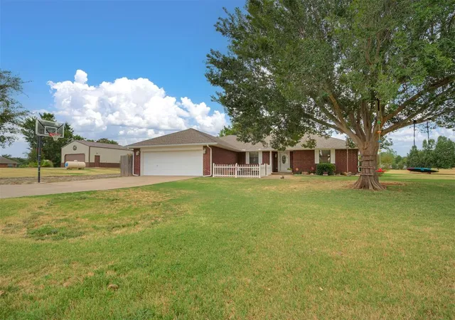 Photo 3 of Single family home for sale at 413 Summer Oaks Dr, Blanchard, OK 73010 | MLS# 1243836 | Listing updated on 2026-09-23