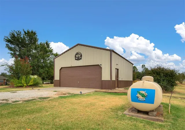 Photo 4 of Single family home for sale at 413 Summer Oaks Dr, Blanchard, OK 73010 | MLS# 1243836 | Listing updated on 2026-09-23