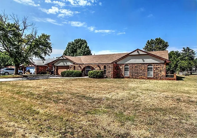 Photo 2 of Sale Pending at 1823 W Rose Oak Dr, Mustang, OK 73064 | MLS# 1243841 | Listing updated on 2026-09-12