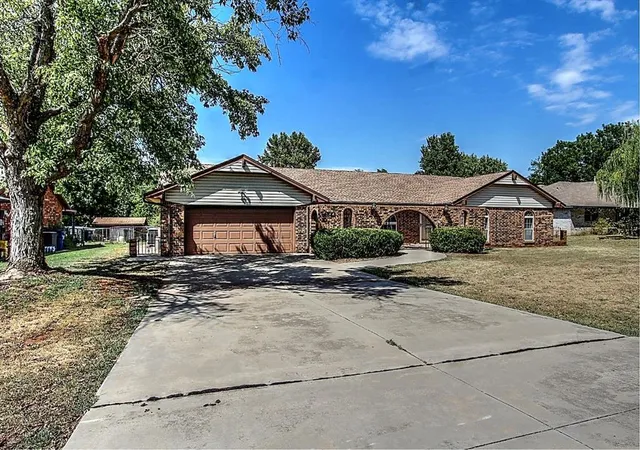 Photo 3 of Sale Pending at 1823 W Rose Oak Dr, Mustang, OK 73064 | MLS# 1243841 | Listing updated on 2026-09-12