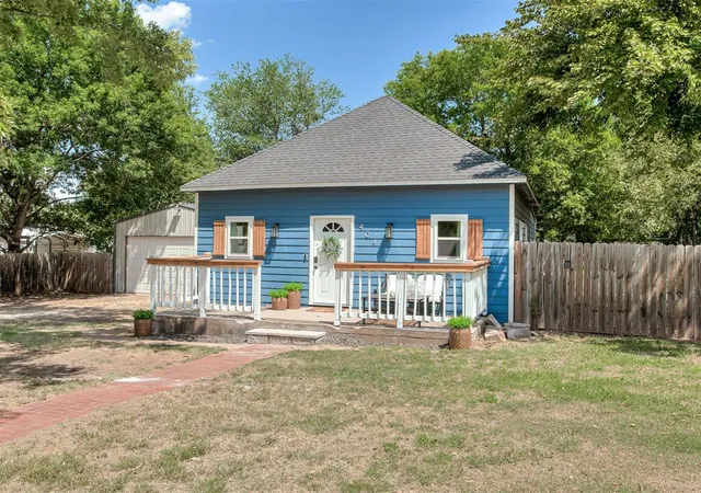 1st image of 404 Elm Ave, Wellston, OK 74881 | MLS# 1243850