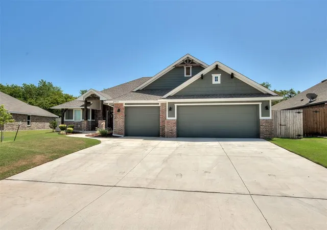 Photo 3 of Sale Pending at 2412 Crk Side Cir, Moore, OK 73160 | MLS# 1243851 | Listing updated on 2026-08-21
