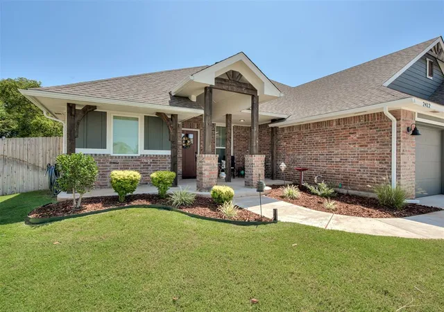 Photo 4 of Sale Pending at 2412 Crk Side Cir, Moore, OK 73160 | MLS# 1243851 | Listing updated on 2026-08-21