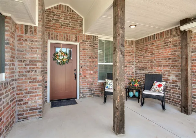Photo 5 of Sale Pending at 2412 Crk Side Cir, Moore, OK 73160 | MLS# 1243851 | Listing updated on 2026-08-21