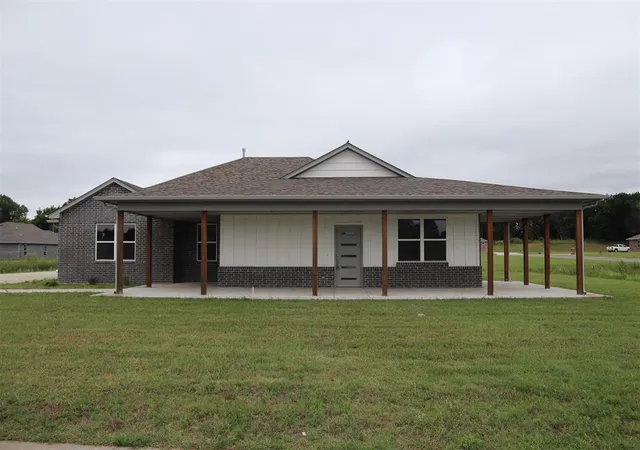 Photo 1 of Single family home for sale at 109 Olde Ml Rd, Jones, OK 73049 | MLS# 1243856 | Listing updated on 2026-08-19