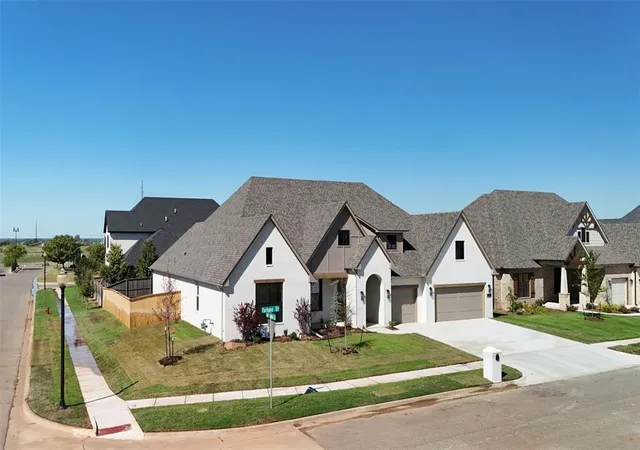 Photo 4 of Single family home for sale at 3000 Fortuna Dr, Norman, OK 73072 | MLS# 1243863 | Listing updated on 2026-10-07