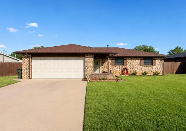 1st image of 409 S 23rd Pl, Clinton, OK 73601 | MLS# 1243866