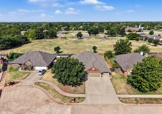 Photo 4 of Sale Pending at 1125 S Oakey Dr, Mustang, OK 73064 | MLS# 1243871 | Listing updated on 2026-09-13
