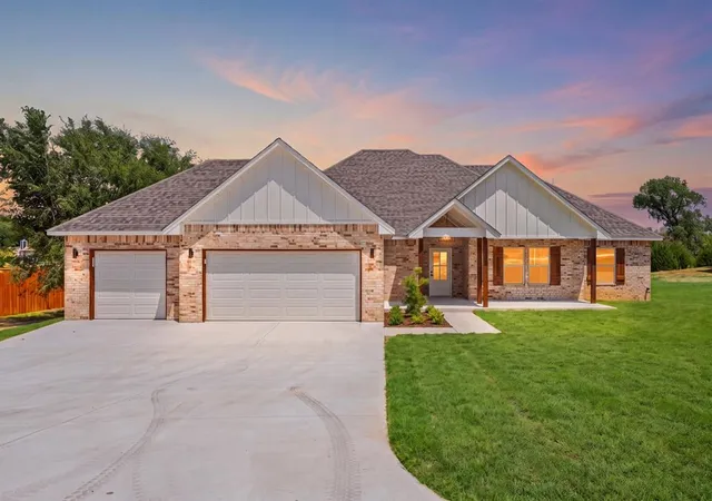 1st image of 11420 White Tail Rdg, Guthrie, OK 73044 | MLS# 1243889