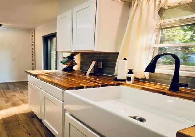 Photo 4 of Single family home for sale at 200 Leonard Ln, Oklahoma City, OK 73110 | MLS# 1243901 | Listing updated on 2026-10-01