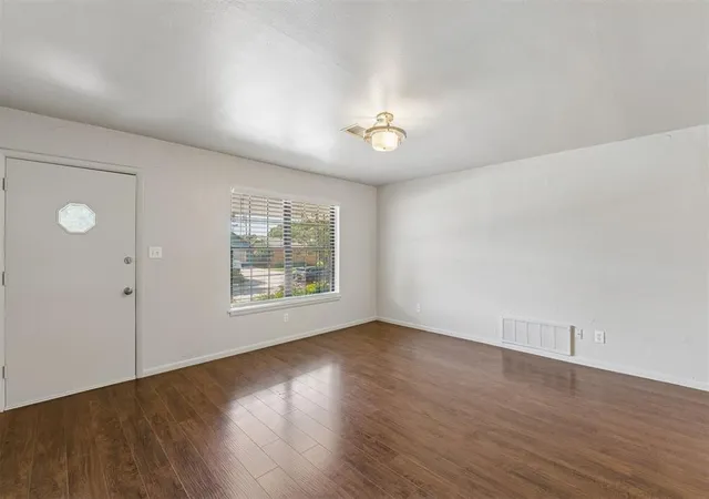 Photo 3 of Single family home for sale at 1407 Lindale Ave, Norman, OK 73069 | MLS# 1243913 | Listing updated on 2026-09-01