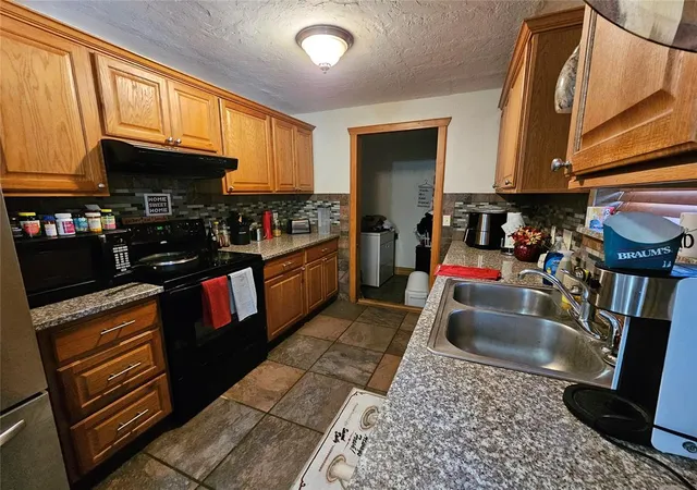 Photo 1 of Single family home for sale at 121 Sw 16th Street, Moore, OK 73160 | MLS# 1243922 | Listing updated on 2026-10-20