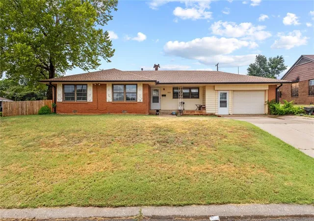 1st image of 600 N Congress St, Clinton, OK 73601 | MLS# 1243927