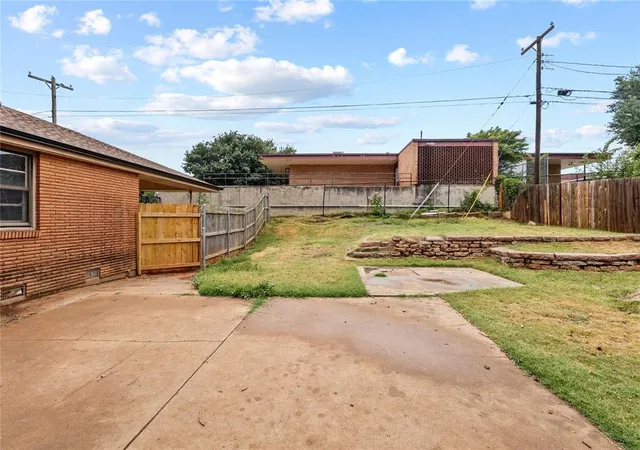 16th image of 600 N Congress St, Clinton, OK 73601 | MLS# 1243927