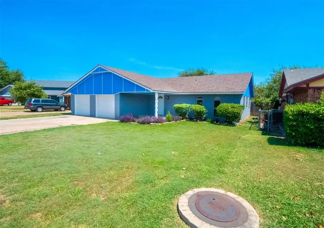 Photo 1 of Single family home for sale at 1216 Glenwood Dr, Moore, OK 73160 | MLS# 1243932 | Listing updated on 2026-08-17
