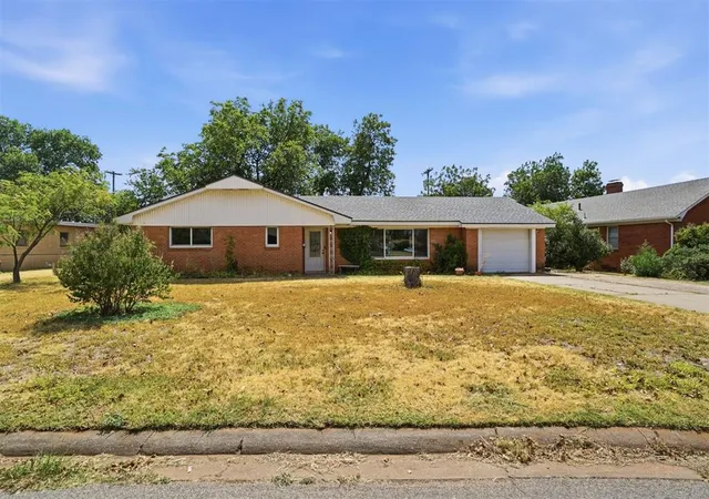 Photo 1 of Single family home for sale at 1731 N Hudson St, Altus, OK 73521 | MLS# 1243938 | Listing updated on 2026-08-12