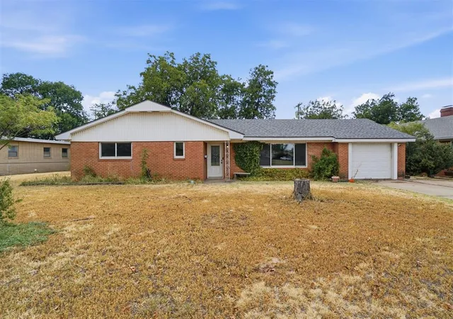 Photo 2 of Single family home for sale at 1731 N Hudson St, Altus, OK 73521 | MLS# 1243938 | Listing updated on 2026-08-12