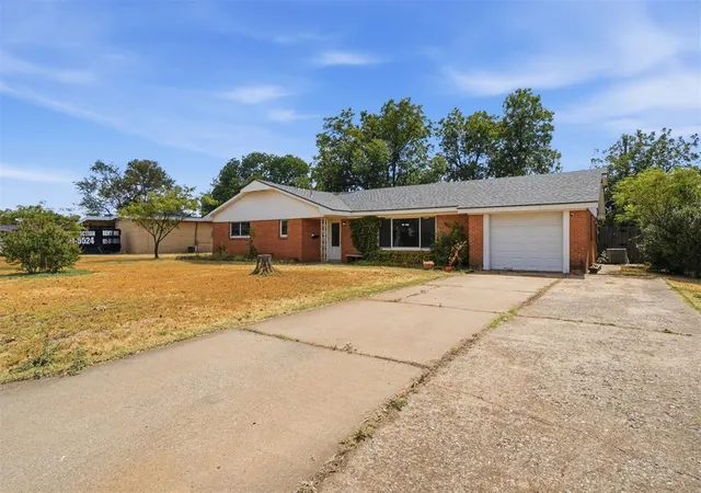 Photo 2 of Single family home for sale at 1731 N Hudson St, Altus, OK 73521 | MLS# 1243938 | Listing updated on 2026-08-12