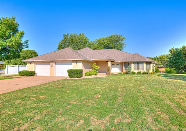 2nd image of 3310 Pondridge Rd, Chickasha, OK 73018 | MLS# 1243953